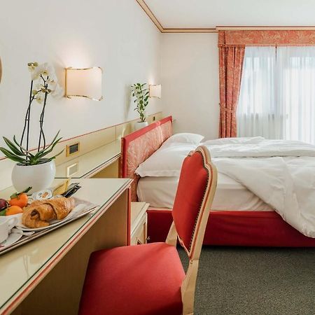 Hotel Capannina Cortina dʼAmpezzo Exteriör bild